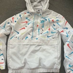Kids Nike Pullover Windbreaker Jacket w/hood.